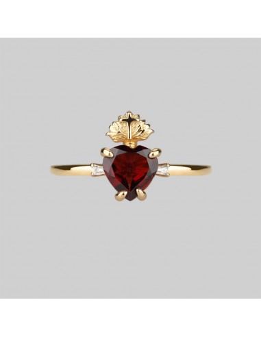 The Sacred Heart Garnet Ring - Gold chez Cornerstreet bien 