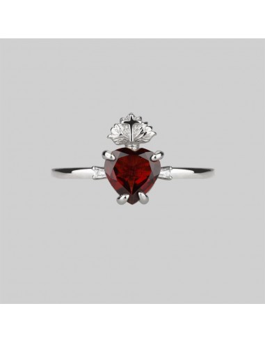 The Sacred Heart Garnet Ring - Silver Voir les baskets