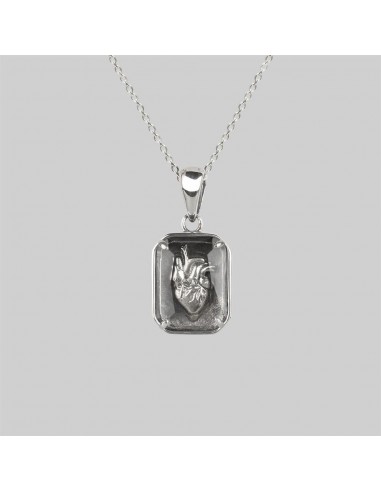 HEART KEEPER. Anatomical Heart Under Glass Necklace - Silver En savoir plus