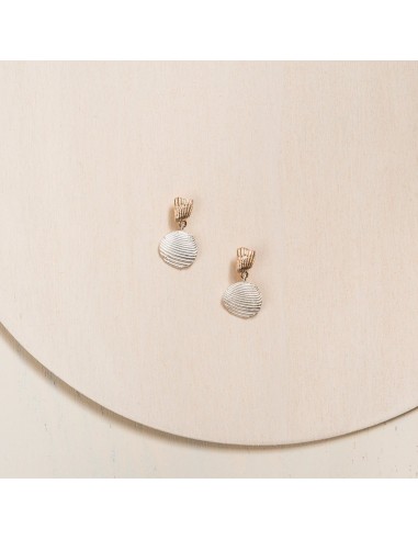 Seashell Drop Earrings - 14k Yellow Gold and Sterling Silver rembourrage situé sous